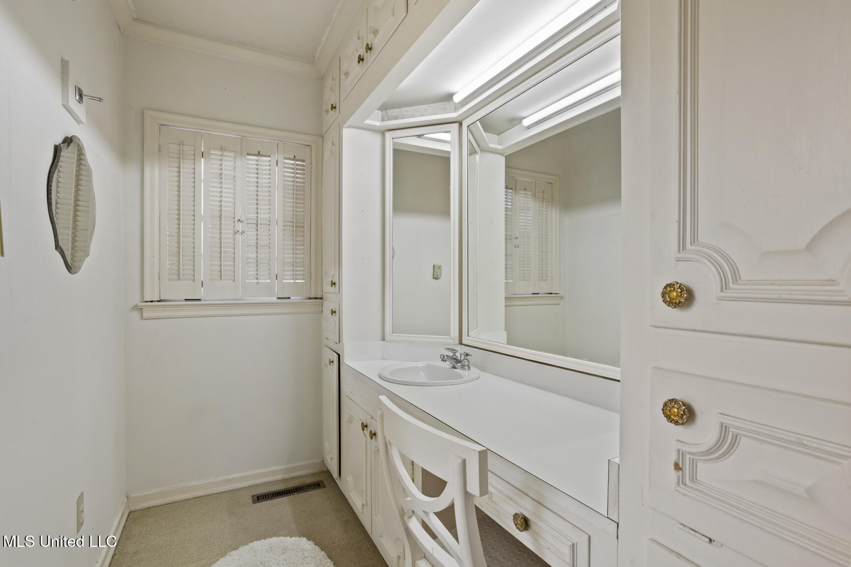 1431 Roxbury Place Jackson, MS 39211 - Photo 17 of 25 Primary Bathroom