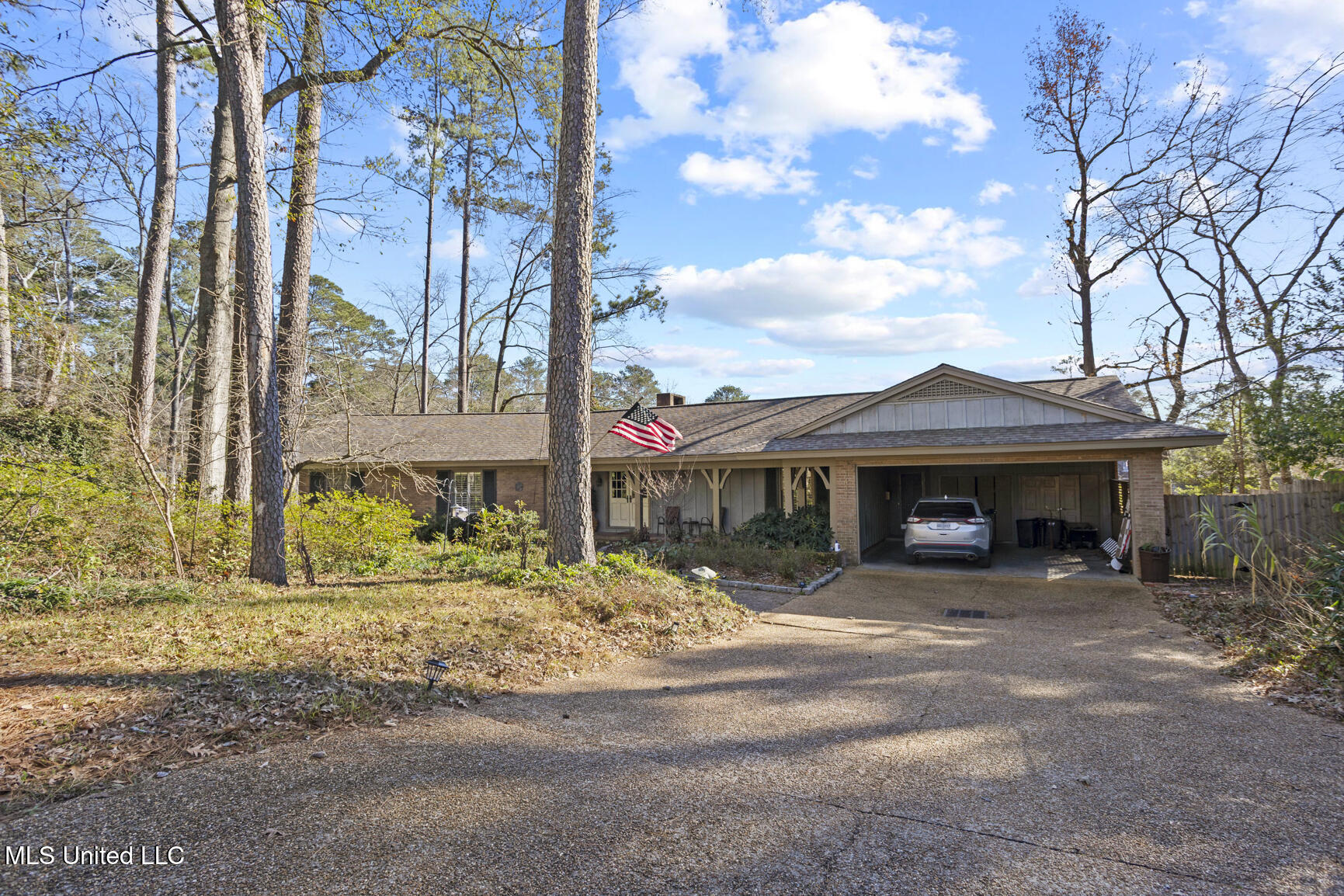 1431 Roxbury Place Jackson, MS 39211 - Photo 2 of 25 Tucked Away on Quiet Cul-de-sac