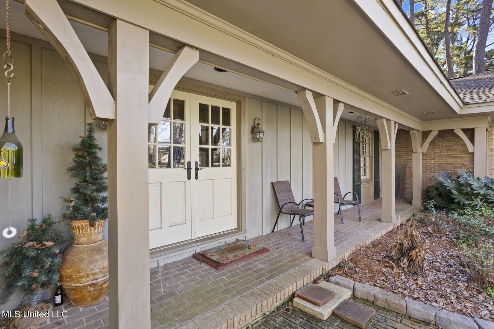 1431 Roxbury Place Jackson, MS 39211 - Photo 3 of 25 Covered Front Porch