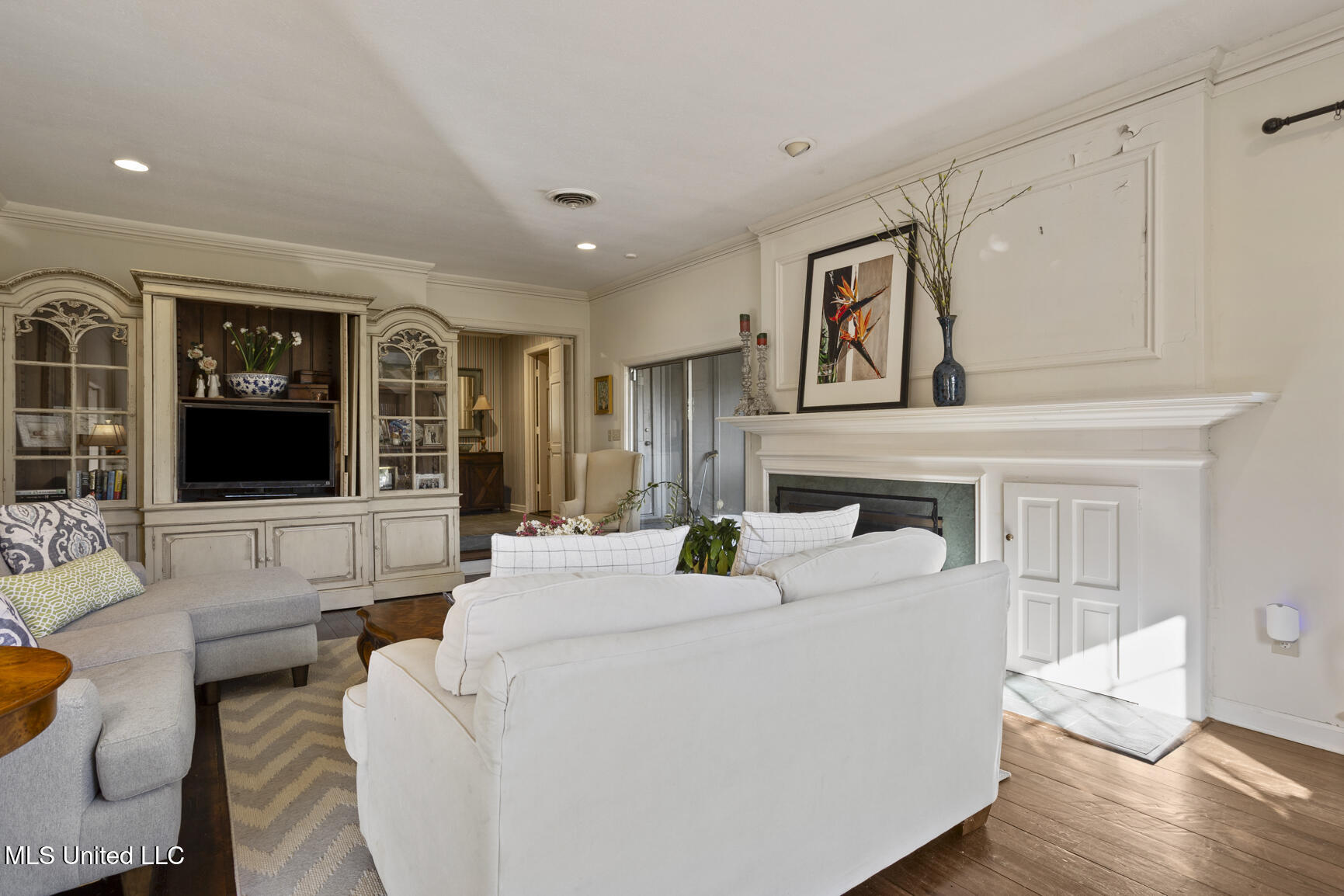 1431 Roxbury Place Jackson, MS 39211 - Photo 8 of 25 Wood Floors in Family/Great Room