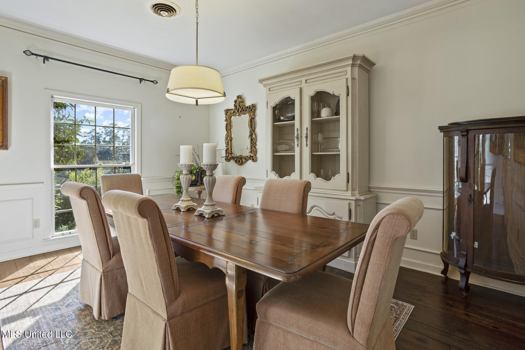 1431 Roxbury Place Jackson, MS 39211 - Photo 10 of 25 Large Window In Dining Room