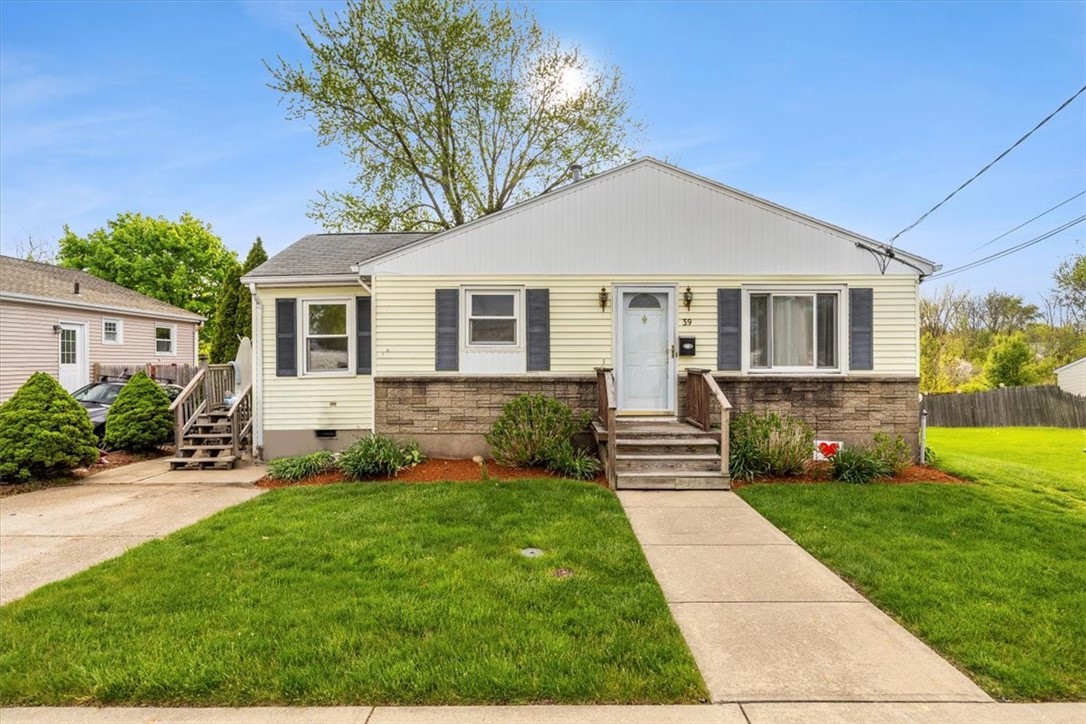 39 Rocco Avenue Pawtucket, RI 02860 - Photo 1 of 40 Gallery Image 1