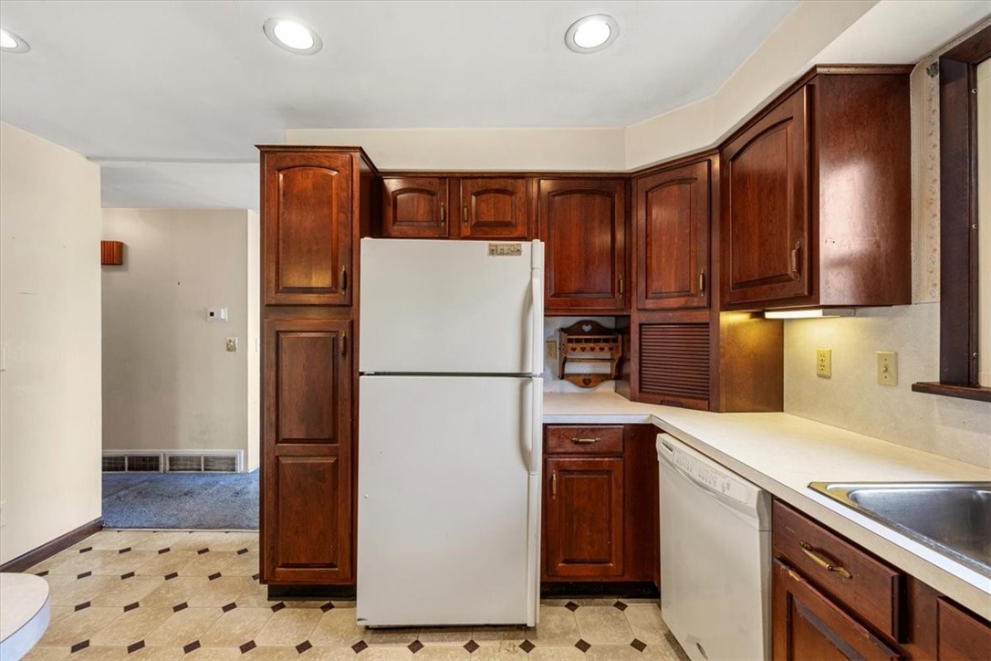 39 Rocco Avenue Pawtucket, RI 02860 - Photo 8 of 40 Gallery Image 8