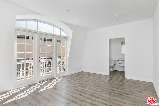 $3,695 | 9800 Vidor Drive, Unit 303, Los Angeles, CA 90035