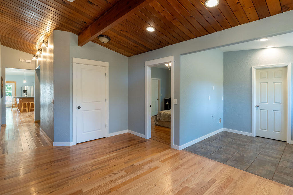 2408 Stringer Gap Road Grants Pass, OR 97527 - Photo 15 of 40 16