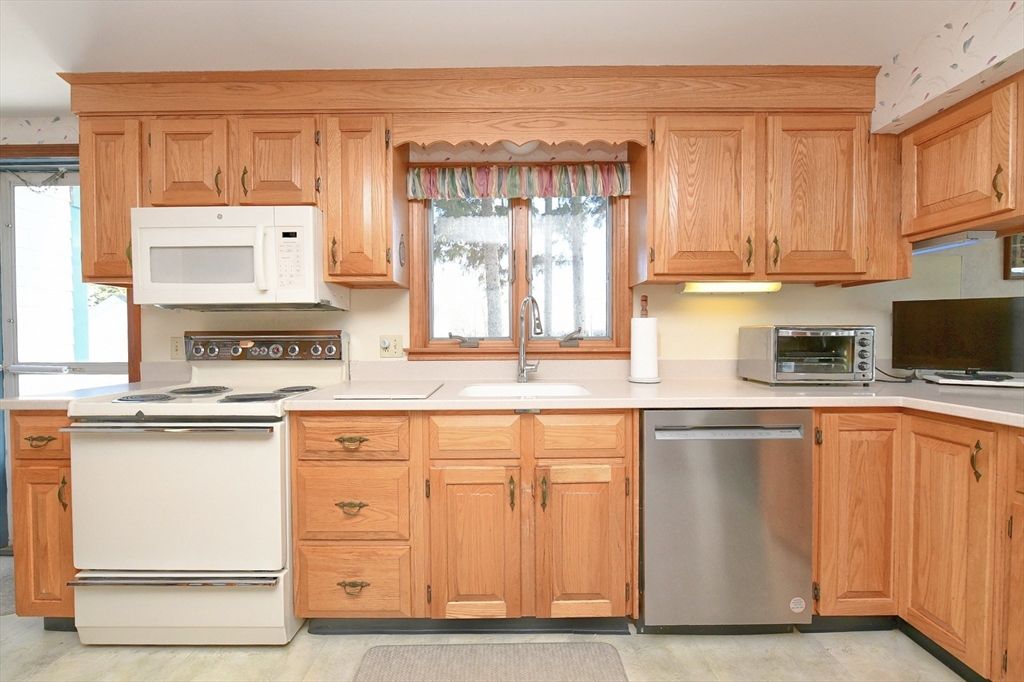 18 Gibbs Road Bourne, MA 02562 - Photo 7 of 42