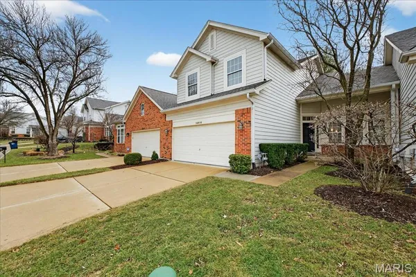 $445,000 | 16816 Chesterfield Bluffs Circle, Chesterfield, MO 63005