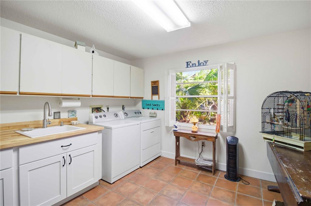 3951 Country View Drive Sarasota, FL 34233 - Photo 20 of 28