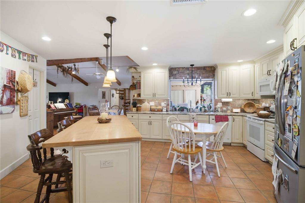 3951 Country View Drive Sarasota, FL 34233 - Photo 6 of 28