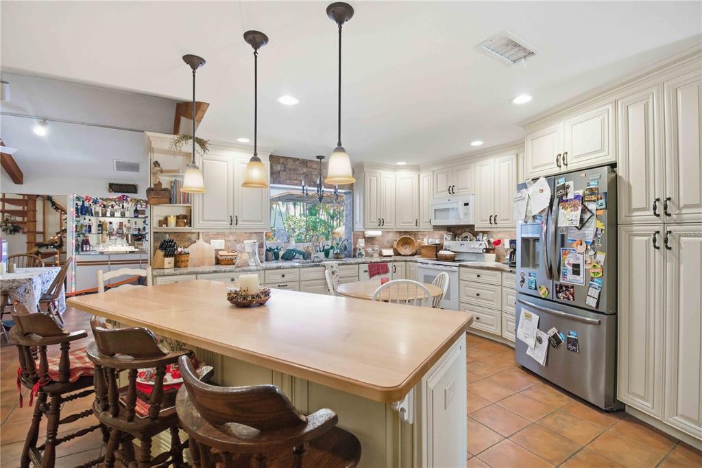 3951 Country View Drive Sarasota, FL 34233 - Photo 8 of 28