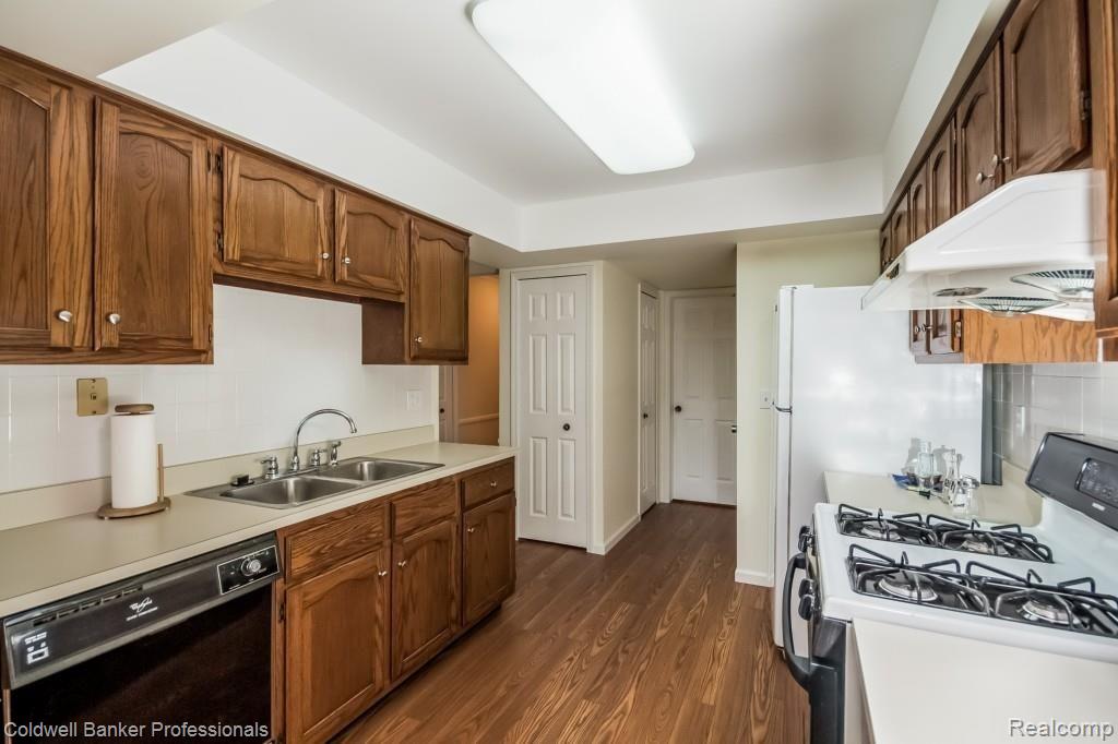 155 Meadow Ln Circle, Unit 21 Rochester Hills, MI 48307 - Photo 11 of 31