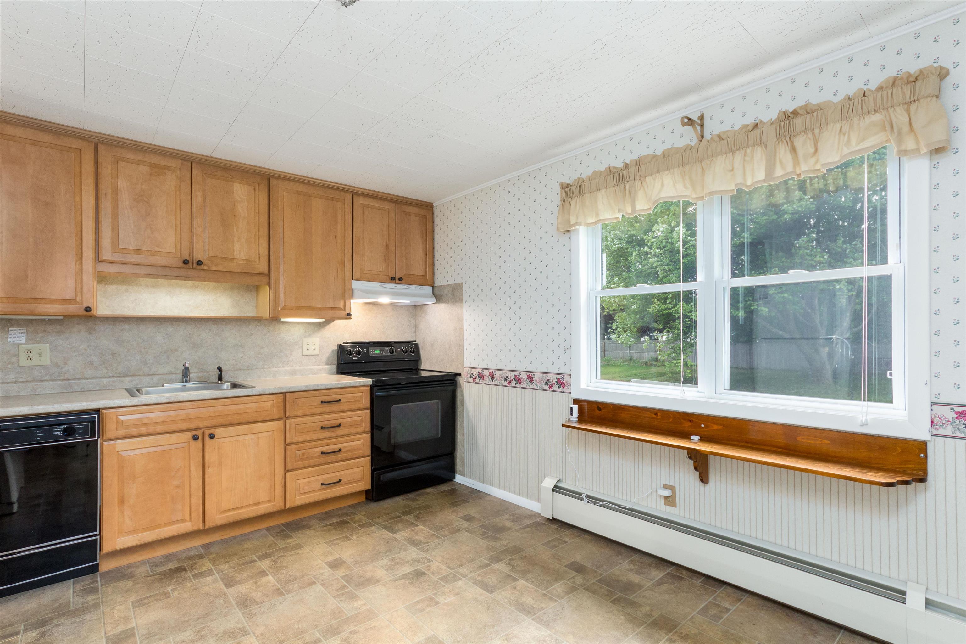 65 Meadow Road Milton, VT 05468 - Photo 5 of 26 Gallery Image 5