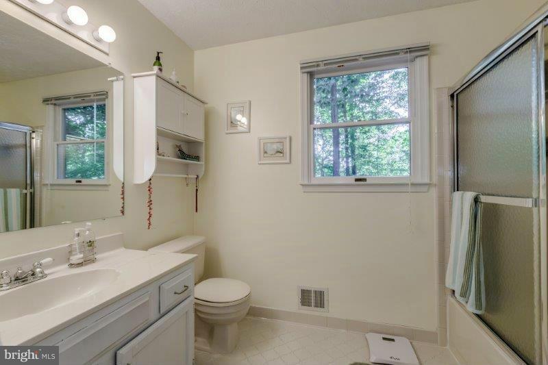 9308 Brian Run Lane Springfield, VA 22153 - Photo 16 of 30 Bath