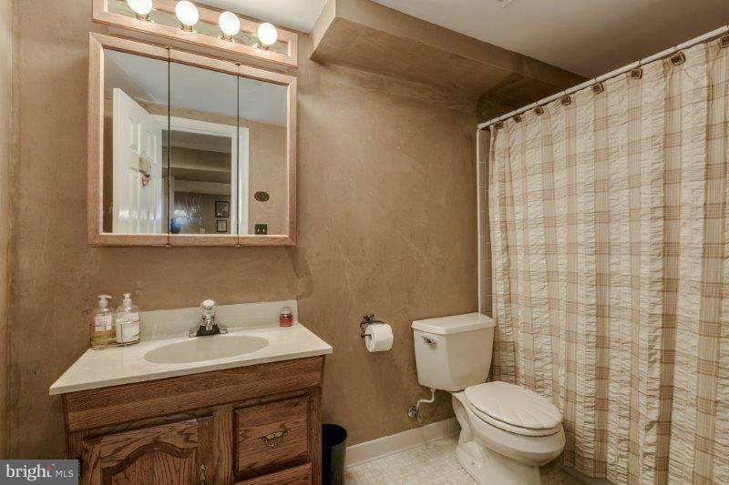 9308 Brian Run Lane Springfield, VA 22153 - Photo 22 of 30 Bath