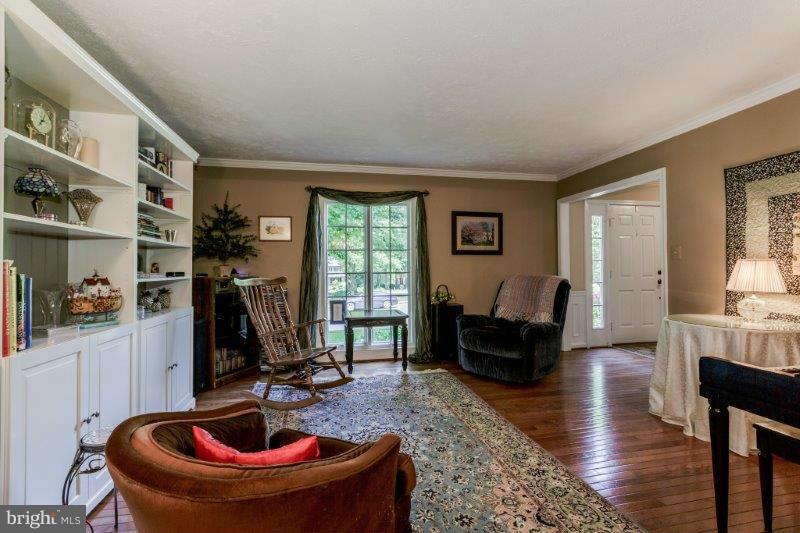 9308 Brian Run Lane Springfield, VA 22153 - Photo 5 of 30 Living Room