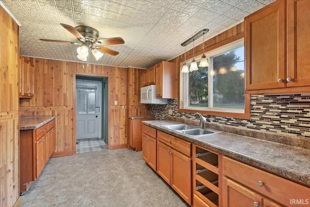 $99,900 | 206 South Main Street, Morocco, IN 47963