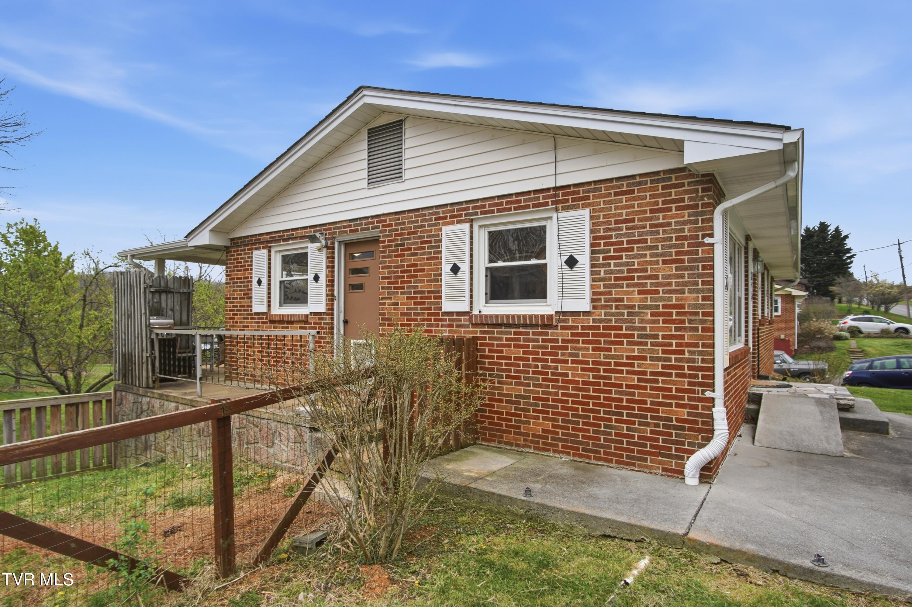 926 East Mountain View Road Johnson City, TN 37601 - Photo 27 of 33 DSC09871