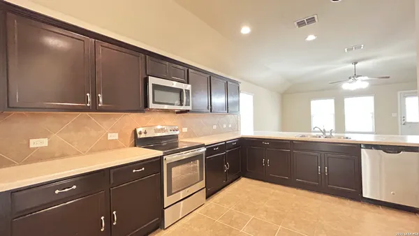 $1,695 | 346 Posey Pass, New Braunfels, TX 78132