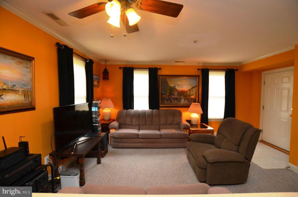 104 Dry Mill Road Southwest, Unit 203 Leesburg, VA 20175 - Photo 2 of 19 Family Room