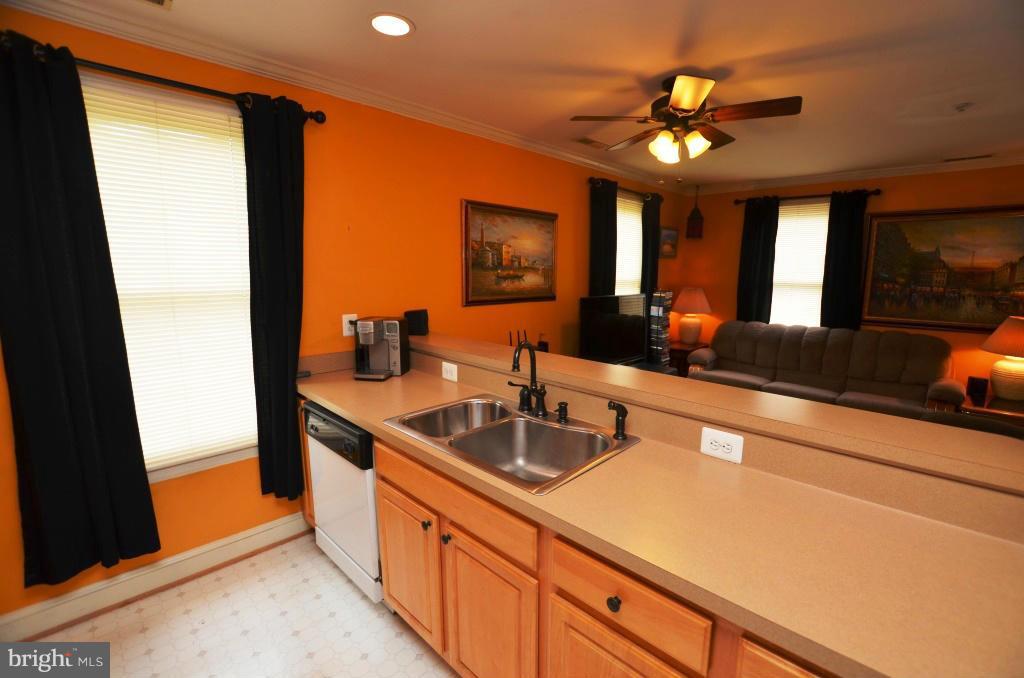 104 Dry Mill Road Southwest, Unit 203 Leesburg, VA 20175 - Photo 12 of 19 Kitchen