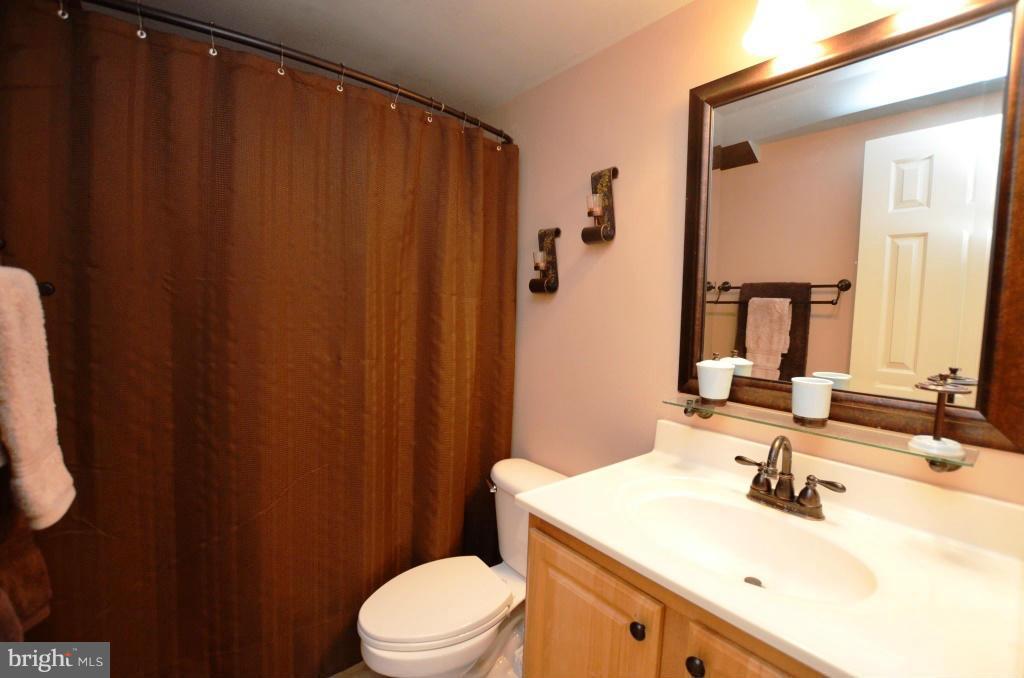 104 Dry Mill Road Southwest, Unit 203 Leesburg, VA 20175 - Photo 13 of 19 Bath (Master)