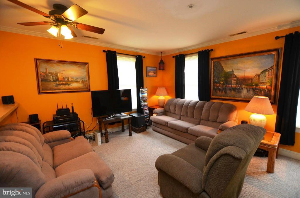 104 Dry Mill Road Southwest, Unit 203 Leesburg, VA 20175 - Photo 3 of 19 Family Room