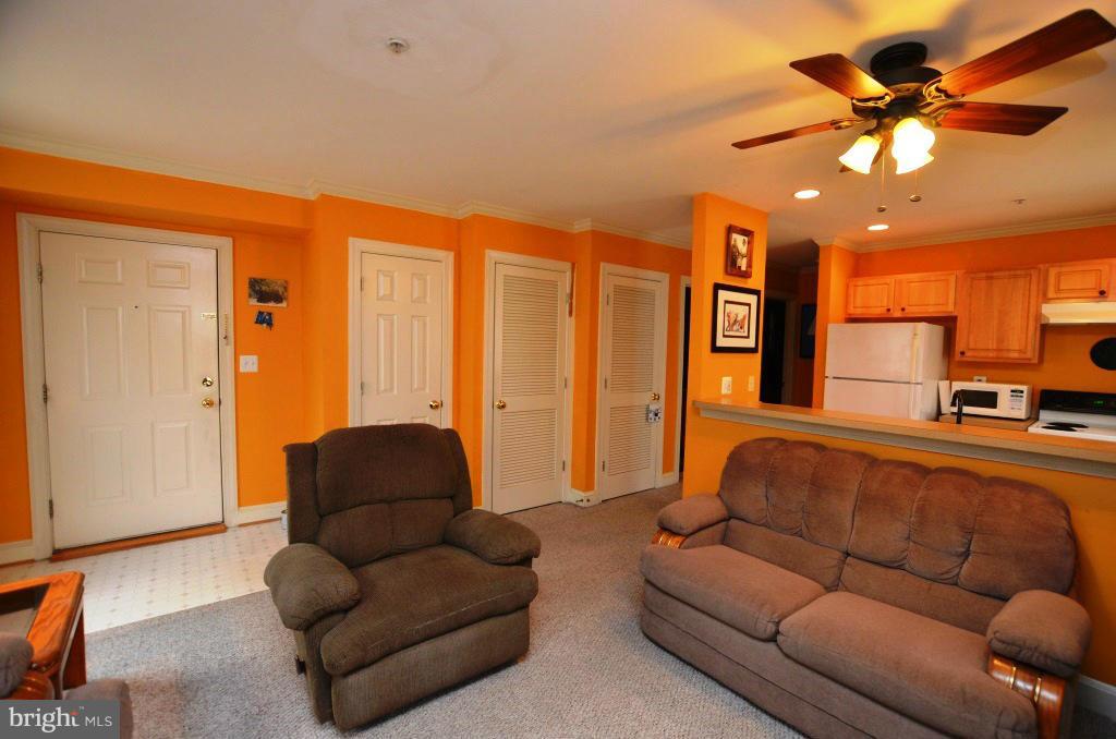 104 Dry Mill Road Southwest, Unit 203 Leesburg, VA 20175 - Photo 5 of 19 Family Room