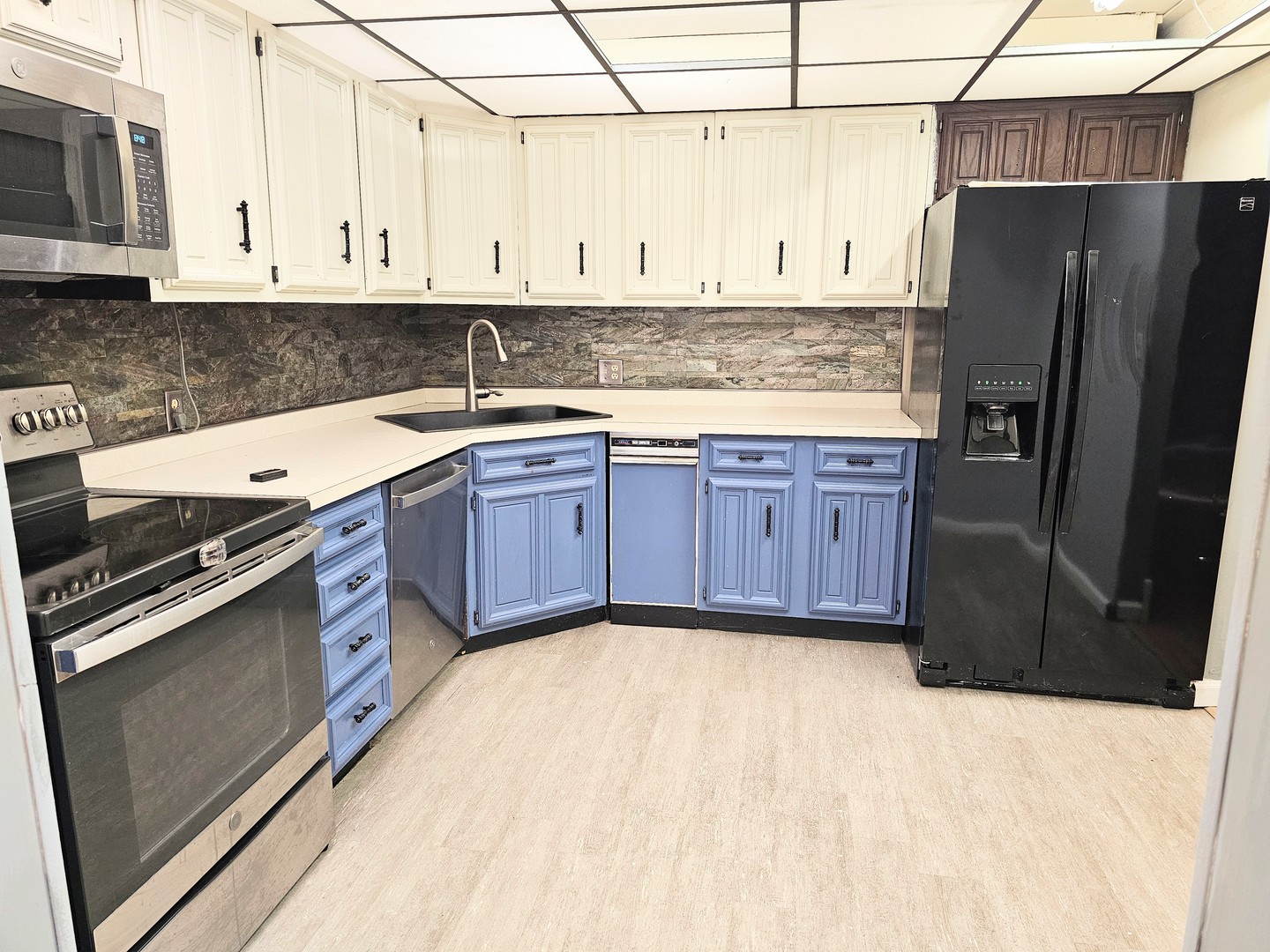 1420 Woodbridge Road, Unit 1E Joliet, IL 60436 - Photo 6 of 17 a kitchen with stainless steel appliances granite countertop a refrigerator and a stove