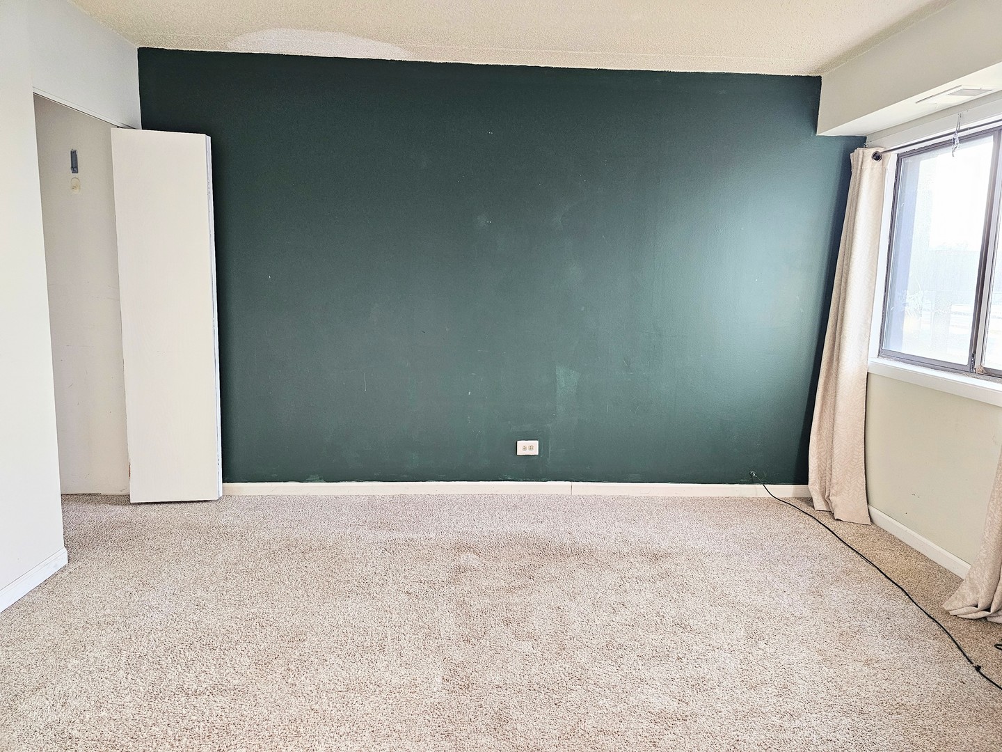 1420 Woodbridge Road, Unit 1E Joliet, IL 60436 - Photo 8 of 17 a view of an empty room