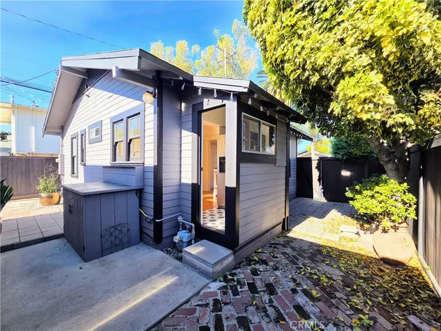 $3,095 | 3624 East 8th Street, Long Beach, CA 90804