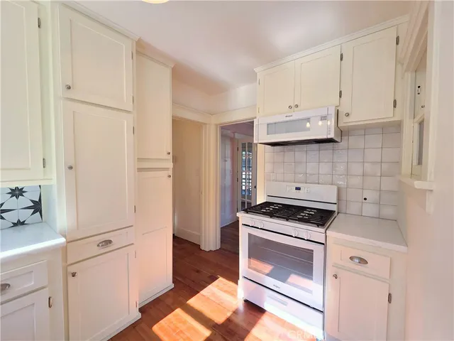 $3,095 | 3624 East 8th Street, Long Beach, CA 90804