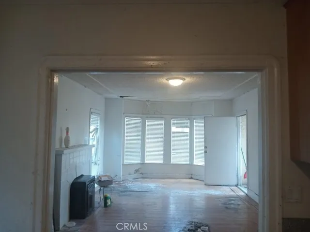 a view of a livingroom with furniture and windows