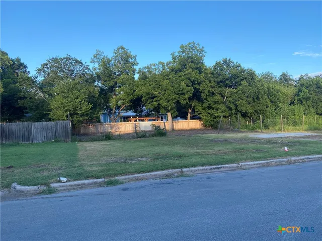 $135,000 | 138 Elm Street, Lockhart, TX 78644