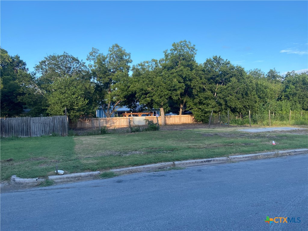 138 Elm Street Lockhart, TX 78644 - Photo 5 of 9