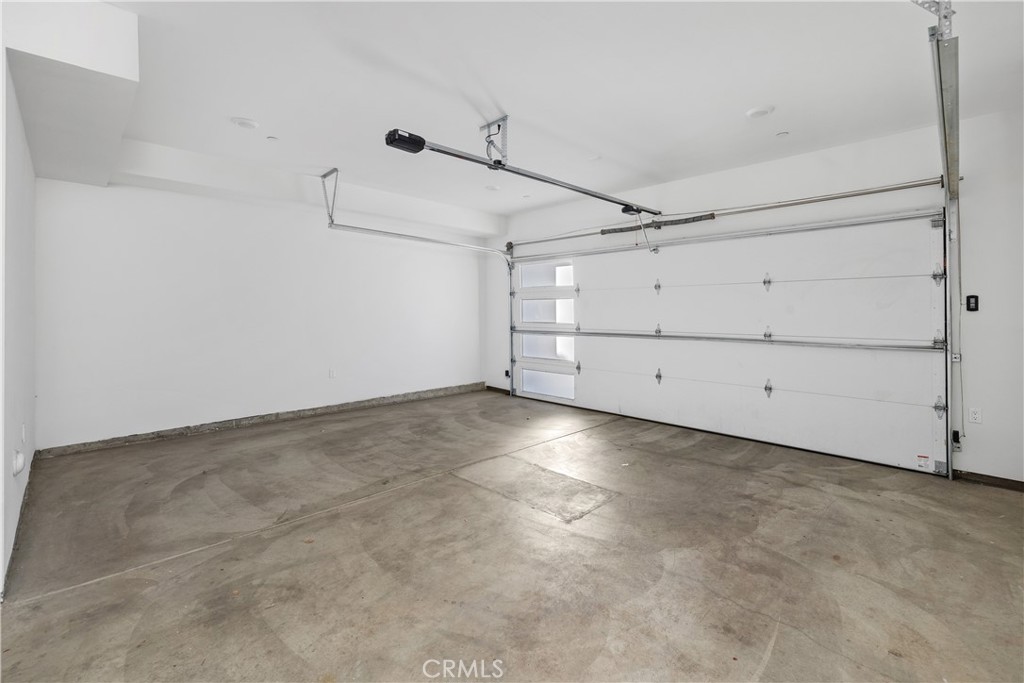 6719 Sepulveda Boulevard Van Nuys, CA 91406 - Photo 49 of 60 2 Car Garage