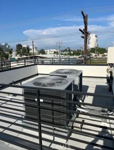 $895,888 | 6719 Sepulveda Boulevard, Van Nuys, CA 91406