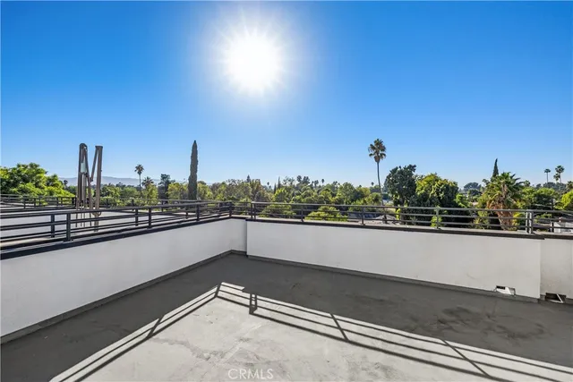$895,888 | 6719 Sepulveda Boulevard, Van Nuys, CA 91406