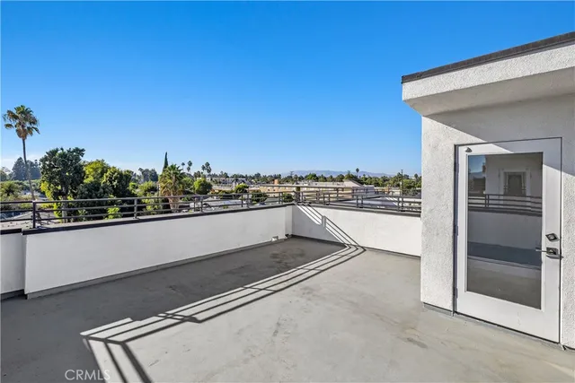 $895,888 | 6719 Sepulveda Boulevard, Van Nuys, CA 91406