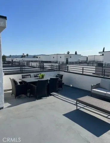 $895,888 | 6719 Sepulveda Boulevard, Van Nuys, CA 91406