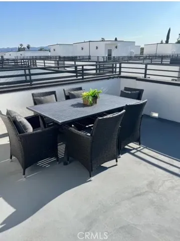 $895,888 | 6719 Sepulveda Boulevard, Van Nuys, CA 91406