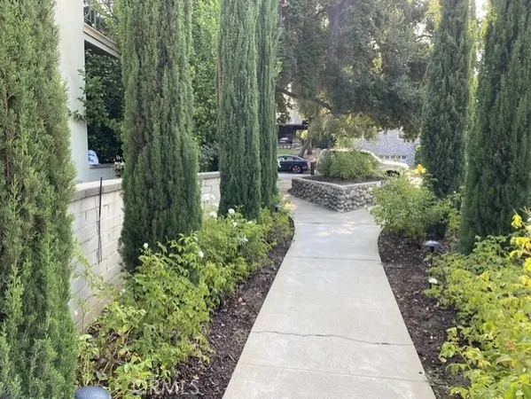 $3,800 | 101 North Grand Avenue, Unit 2, Pasadena, CA 91103