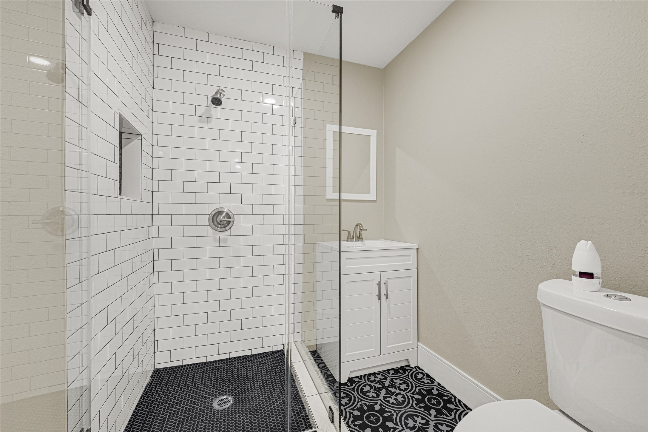 3510 Nagle Street Houston, TX 77004 - Photo 18 of 26 a bathroom with a sink toilet and shower