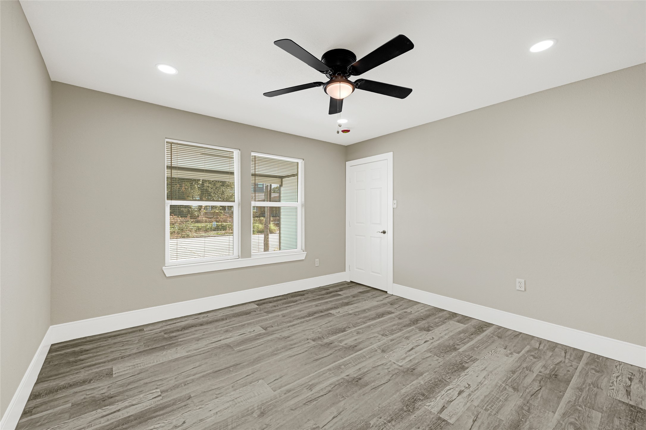3510 Nagle Street Houston, TX 77004 - Photo 20 of 26 an empty room with wooden floor and ceiling fan