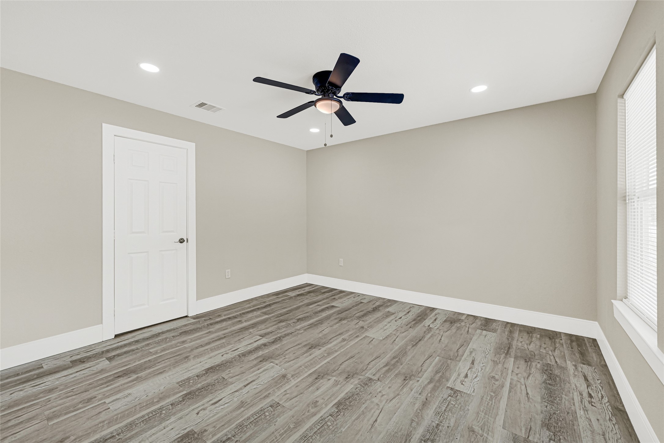 3510 Nagle Street Houston, TX 77004 - Photo 21 of 26 wooden floor in an empty room with a window