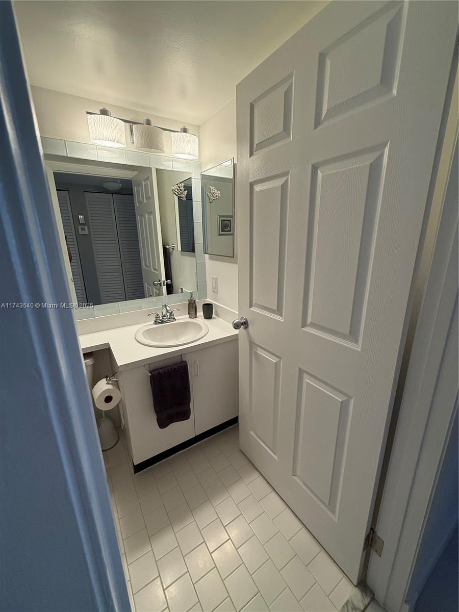 609 Waterside Drive, Unit 609 Hypoluxo, FL 33462 - Photo 19 of 33