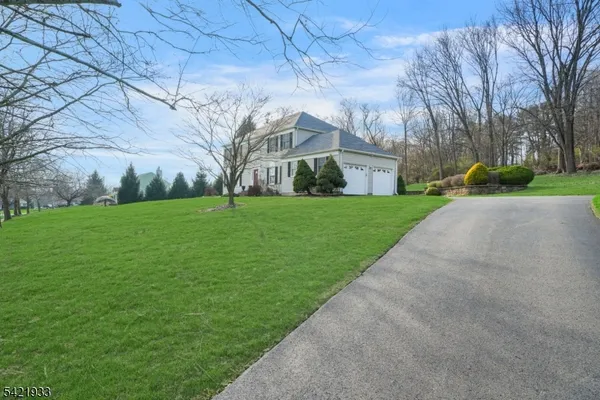 $699,000 | 2 Lauren Drive, Stewartsville, NJ 08886