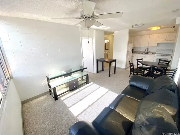 $1,950 | 329 California Avenue, Unit 206, Wahiawa, HI 96786