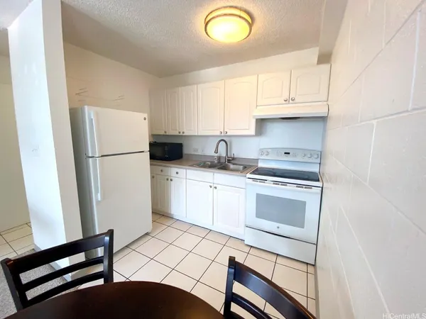 $1,950 | 329 California Avenue, Unit 206, Wahiawa, HI 96786