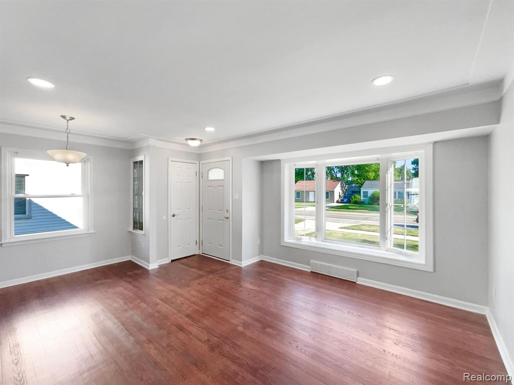 3611 Normandy Road Royal Oak, MI 48073 - Photo 4 of 14