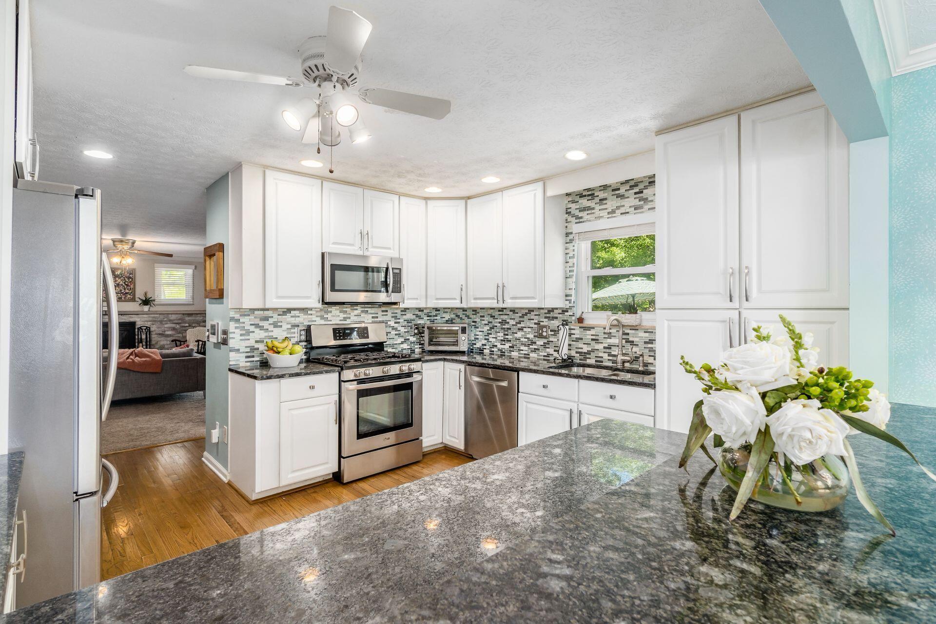 1480 Windham Road Columbus, OH 43220 - Photo 22 of 79 he kitchen was remodeled in 2013 and features granite countertops, stainless steel appliances and a useful peninsula with bar stools.